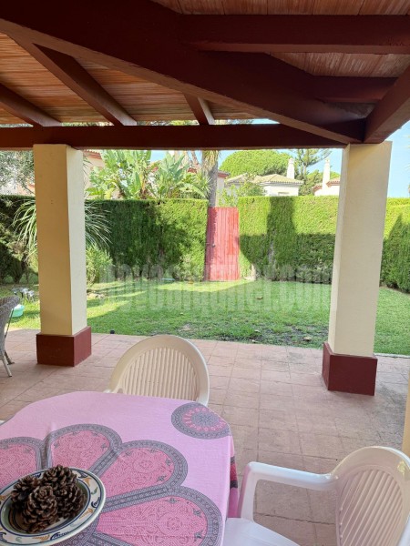 CHALET en Urbanizacion Rivera del Golf segunda fase, playa Novo Sancti Petri Anuncio similar